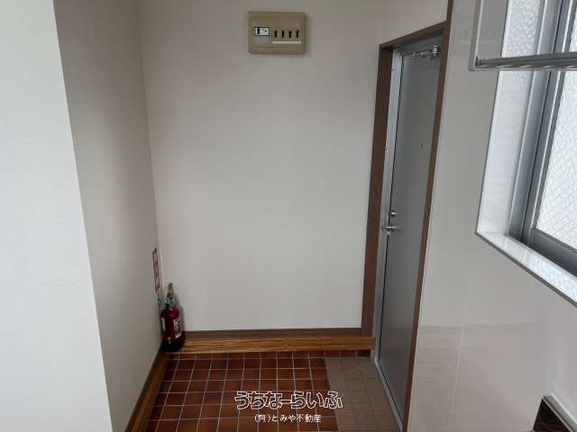 Renovated 2DK Apartment for Rent in Ginowan City, Okinawa - Thumbnail 2