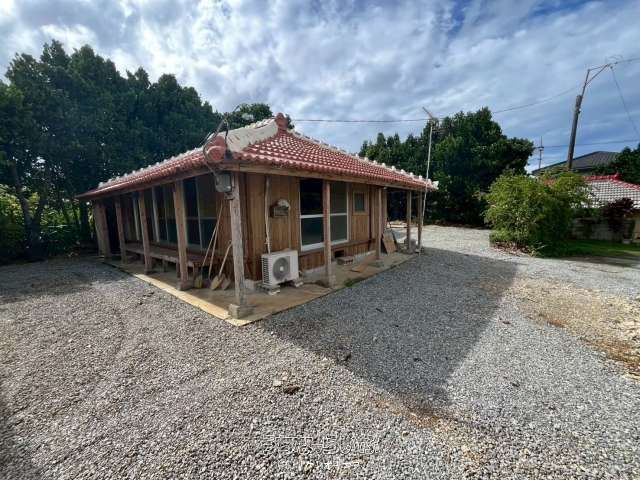 Land with Structure for Sale in Nakijin, Okinawa - 683.68 sqm - Thumbnail 2
