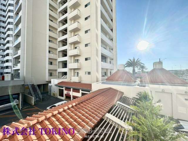Renovated 4LDK Condo with Ocean View in Tomigusuku Toyosaki - Thumbnail 3