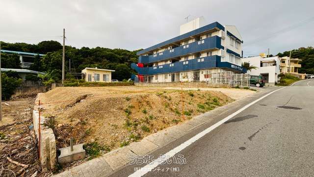 Land for Sale in Motobu Town, Okinawa with Sea View Potential - Image 1