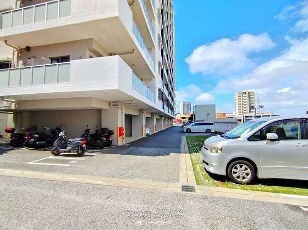 Premium Court Urasoe Makiminato 2LDK Apartment for Sale - Thumbnail 2