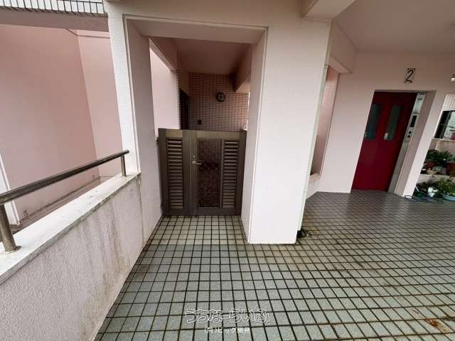 4LDK Corner Apartment for Sale in Tomigusuku, Okinawa - Thumbnail 3