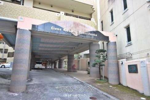 Refurbished 3LDK Apartment in Lions Garden Midorigaoka, Naha - Thumbnail 3