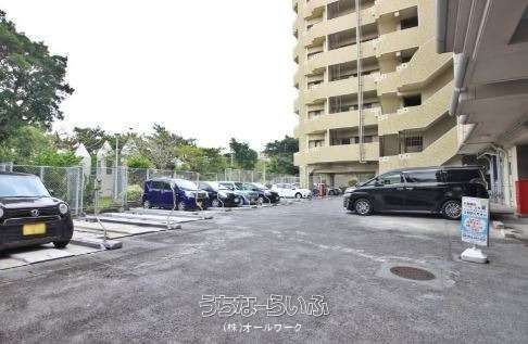 Refurbished 3LDK Apartment in Lions Garden Midorigaoka, Naha - Thumbnail 4
