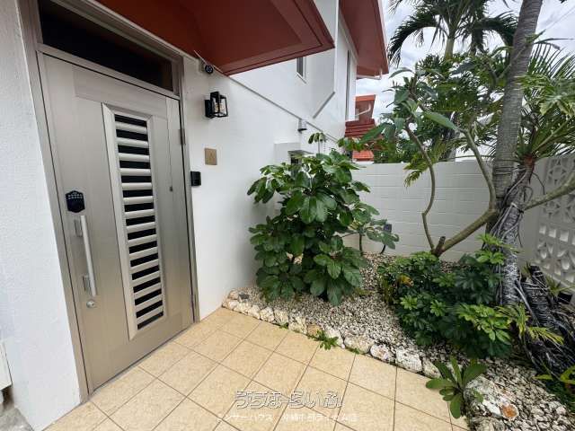 Ocean View Condominium with Jacuzzi & Hotel Operation in Motobu - Thumbnail 4