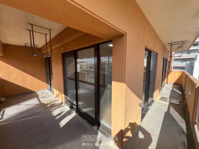 Renovated 3LDK Corner Apartment for Sale in Ginowan City, Okinawa - Thumbnail 2