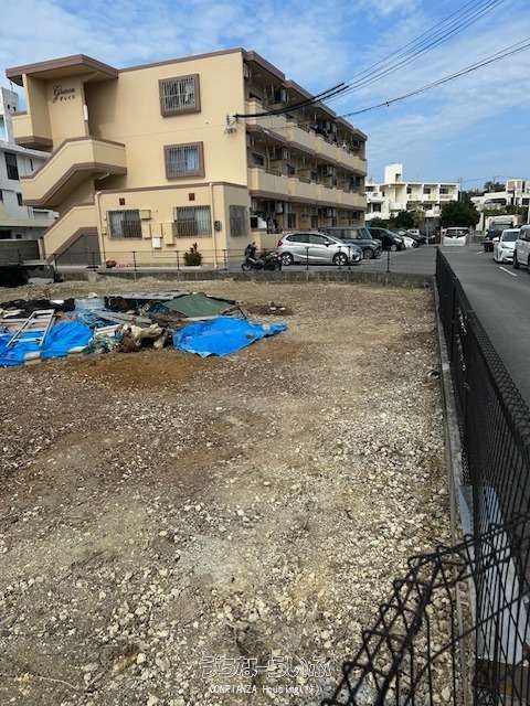 291 sqm Land for Rent in Tomigusuku, Okinawa - Ideal for Parking or Yard - Thumbnail 3