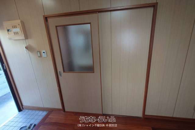 2LDK Pet-Friendly Apartment for Rent in Urasoe, Okinawa - Thumbnail 3