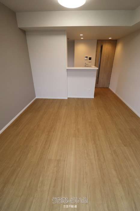 Pet-Friendly 2LDK Apartment for Rent in Yomitan, Okinawa - Thumbnail 4