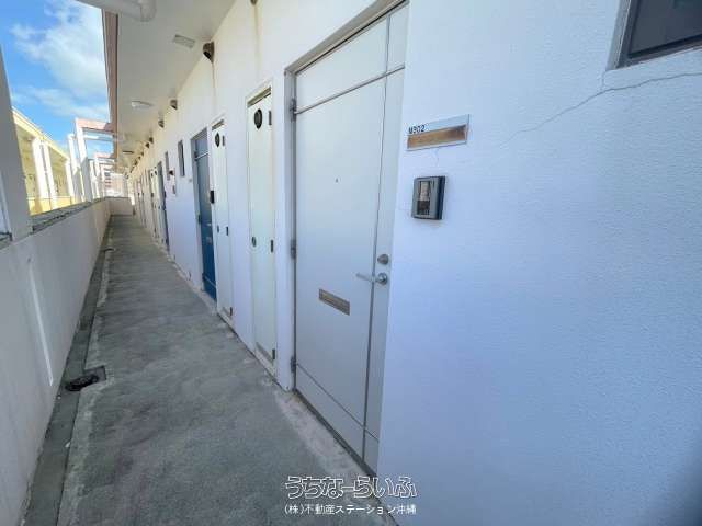 Castillo Matamabashi 302: 1-Room Apartment for Rent in Tomigusuku - Thumbnail 2