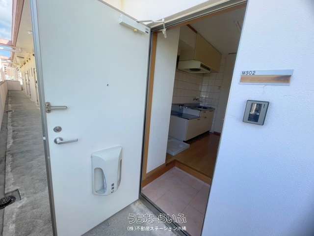 Castillo Matamabashi 302: 1-Room Apartment for Rent in Tomigusuku - Thumbnail 3