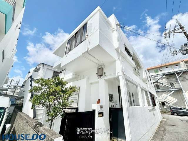 4LDK Family Home for Sale in Prime Chatan, Okinawa - Thumbnail 2