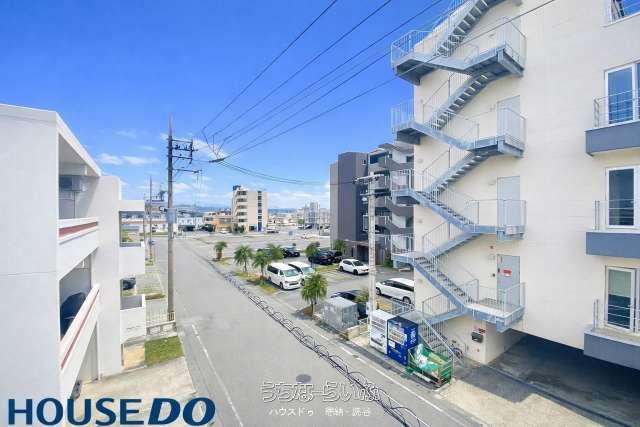 Starter Mansion Kuwae 3F 3LDK Apartment for Sale in Chatan - Thumbnail 2
