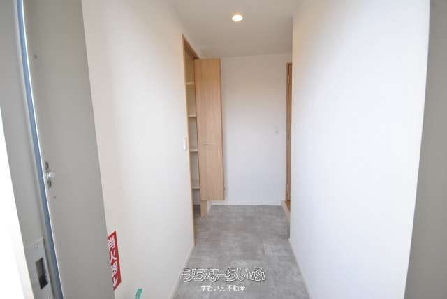 Modern 2LDK Apartment for Rent in Okinawa City's ActValore - Thumbnail 4