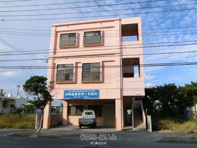 3LDK Apartment for Rent in Awase, Okinawa City - Thumbnail 2