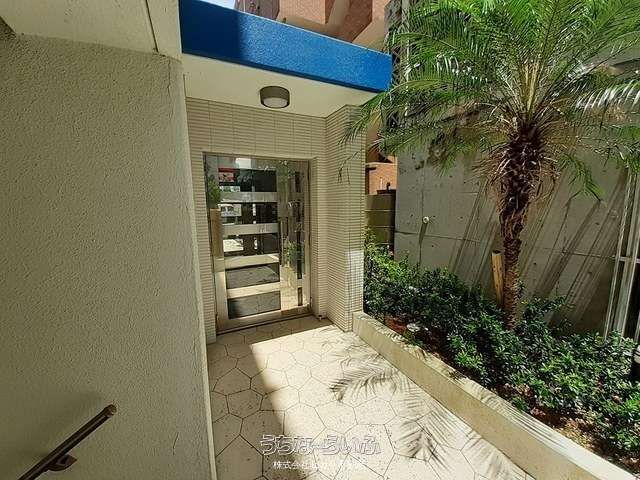 Modern 1K Apartment Near Tsubogawa Station, Naha, Okinawa - Thumbnail 3