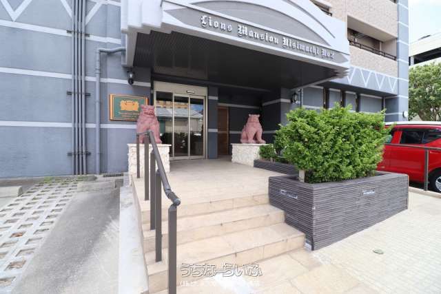 Lions Mansion Nishimachi 2: 3LDK Ocean View Apartment for Sale in Naha - Thumbnail 2