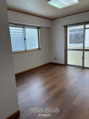1R Apartment with Parking for Rent in Naha City, Okinawa - Thumbnail 3