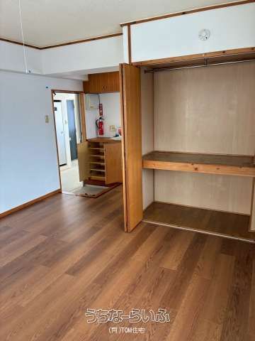 1R Apartment with Parking for Rent in Naha City, Okinawa - Thumbnail 2