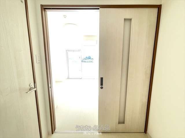 Rent 1K Apartment in Naha, Okinawa - Pet Friendly, No Deposit - Thumbnail 2