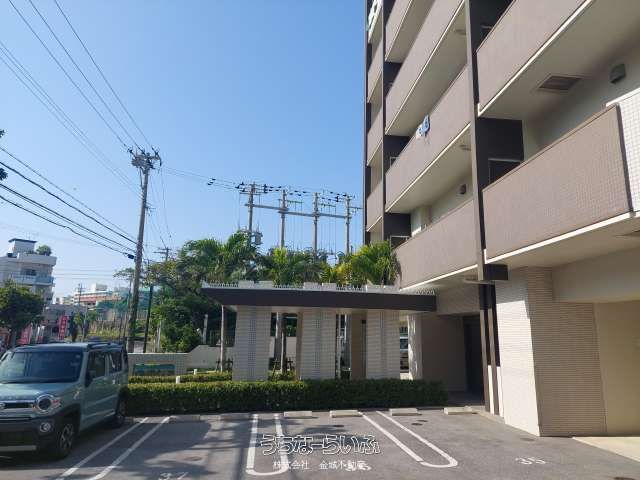 Pet-Friendly 4LDK Apartment for Rent in Urasoe, Okinawa - Thumbnail 2