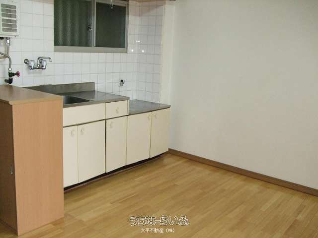 2DK Apartment for Rent in Urasoe, Okinawa | 34.02 sqm - Thumbnail 3