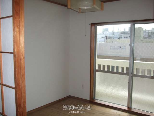 2DK Apartment for Rent in Urasoe, Okinawa | 34.02 sqm - Thumbnail 2