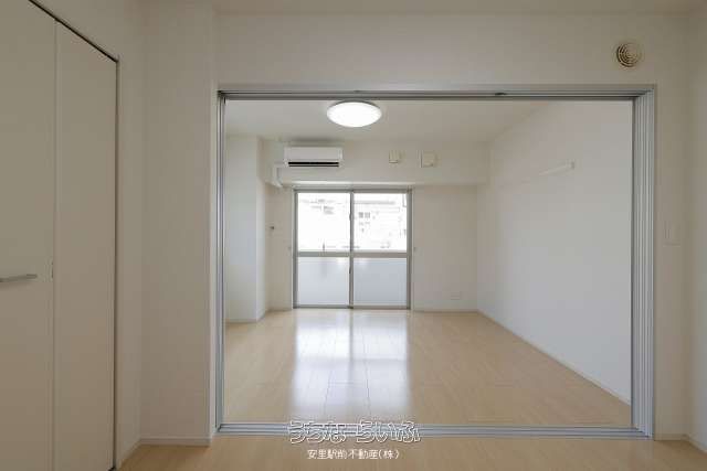 Modern 1DK Apartment for Rent in Urasoe, Okinawa - Sakari Caravan - Thumbnail 3