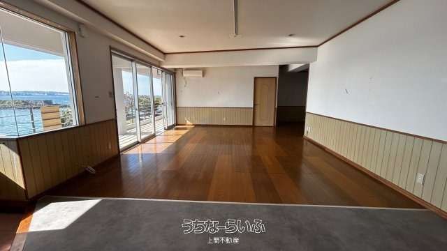 Oceanfront 3LDK Apartment for Rent in Chatan, Okinawa - Thumbnail 4