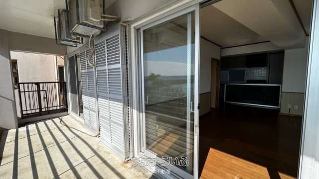 Oceanfront 3LDK Apartment for Rent in Chatan, Okinawa - Thumbnail 2