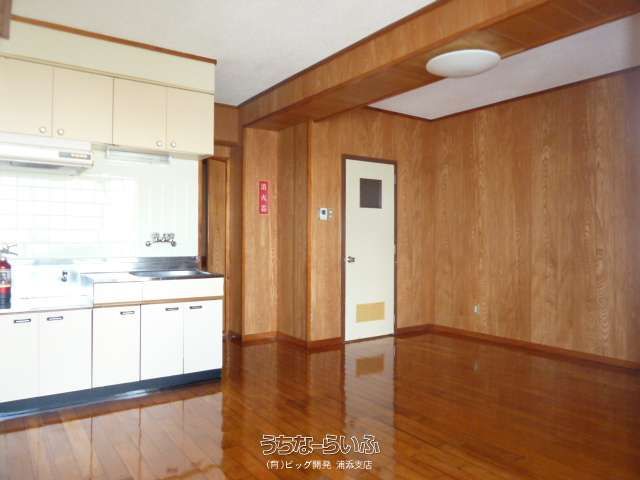 Seroku Heights Gusuku 402: 1-Room Apartment for Rent in Urasoe, Okinawa - Thumbnail 4
