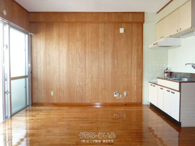 Seroku Heights Gusuku 402: 1-Room Apartment for Rent in Urasoe, Okinawa - Thumbnail 2