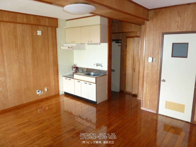 Seroku Heights Gusuku 402: 1-Room Apartment for Rent in Urasoe, Okinawa - Thumbnail 3