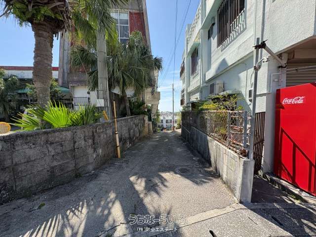 216 Tsubo Land for Sale in Okinawa City with Road Ownership - Thumbnail 3