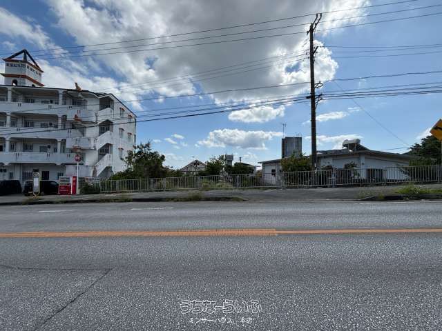 84.7 sqm Land Plot in Yaese Town, Okinawa with Ocean View Potential - Thumbnail 3