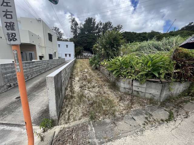 2453 sqm Land Plot for Sale in Nakagusuku Village, Okinawa - Image 1