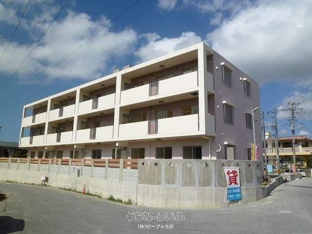 Terrace Amour 101: 4LDK Rental Apartment in Nanjo City, Okinawa - Thumbnail 2