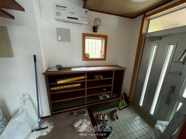 7LDK Detached House for Rent in Ginowan, Okinawa | Near Ryukyu Hospital - Thumbnail 2