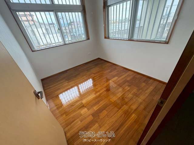 7LDK Detached House for Rent in Ginowan, Okinawa | Near Ryukyu Hospital - Thumbnail 3