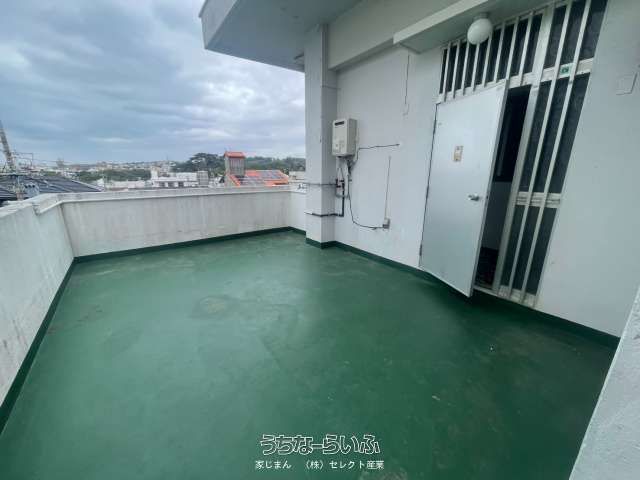 2LDK House for Rent in Quiet Urasoe Neighborhood, Okinawa - Thumbnail 2
