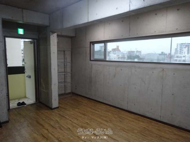 Modern Studio Apartment near Omoromachi Station, Naha - Thumbnail 3