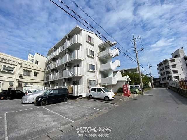 Chateau Spring Home 101: Renovated 1K Apartment in Uruma City - Thumbnail 2