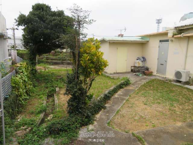 Tenanted 3LDK Single-Story House on Leased Land in Okinawa City - Thumbnail 3