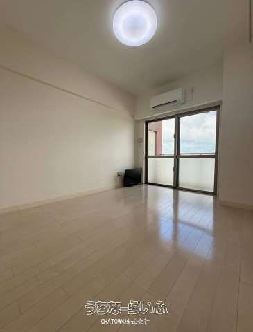 Large Condominium for Sale in Chatan, Okinawa's Kuwae Area - Thumbnail 2