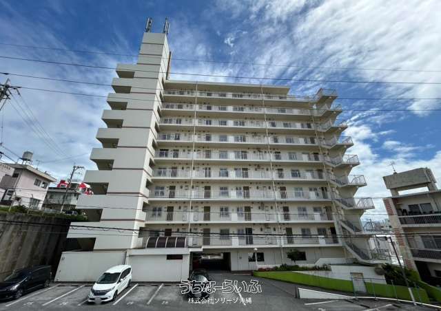 New Life Chatan 1001: Top-Floor 2LDK with Full Renovation - Thumbnail 2