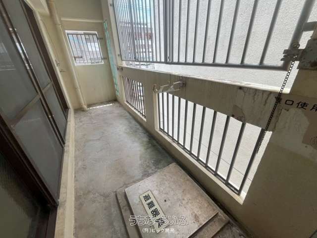 2DK Apartment for Rent in Urasoe, Okinawa - Maison Iso Dai 2 - Thumbnail 2