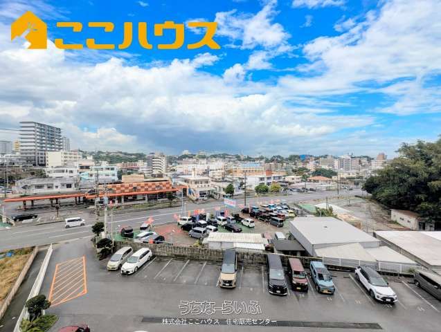 2LDK Corner Apartment with Dual Balconies in Okinawa City - Thumbnail 2