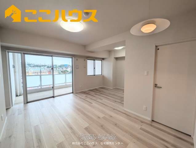 2LDK Corner Apartment with Dual Balconies in Okinawa City - Thumbnail 4