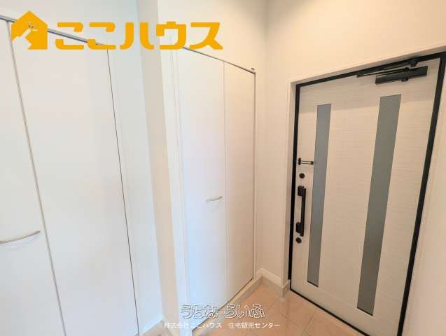 2LDK Corner Apartment with Dual Balconies in Okinawa City - Thumbnail 3
