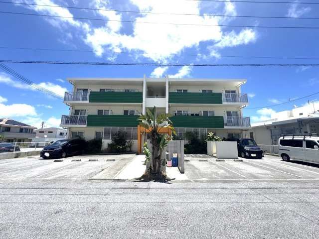 Starter Mansion Yaese I 301: 3LDK Top-Floor Apartment in Okinawa - Thumbnail 2